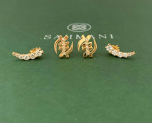 Load image into Gallery viewer, Spine Diamond Earrings - 18k Gold
